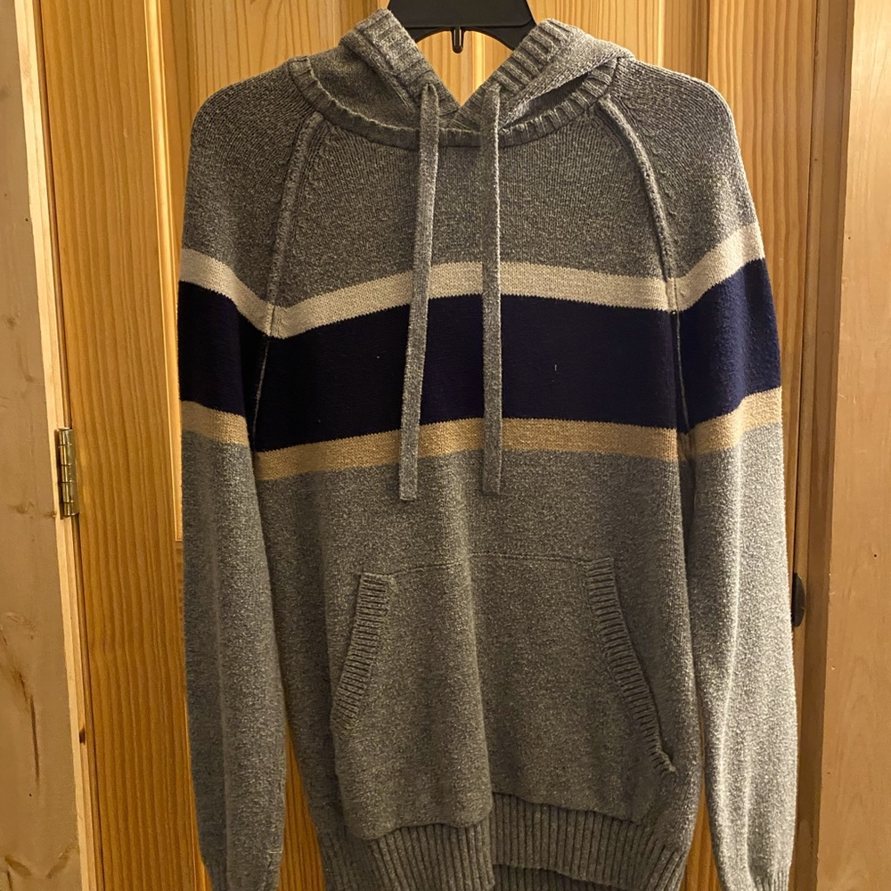 Knitted sweater with hood